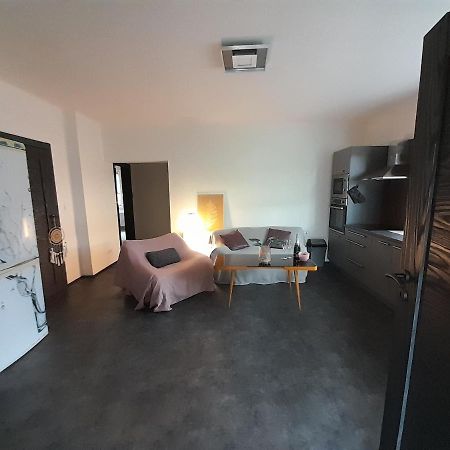 Apartman Devade Se Dvema Loznicemi A Wifi Pripojenim ทรุตนอฟ ภายนอก รูปภาพ