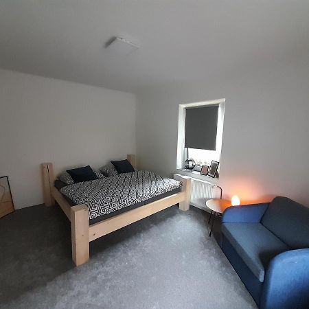 Apartman Devade Se Dvema Loznicemi A Wifi Pripojenim ทรุตนอฟ ภายนอก รูปภาพ