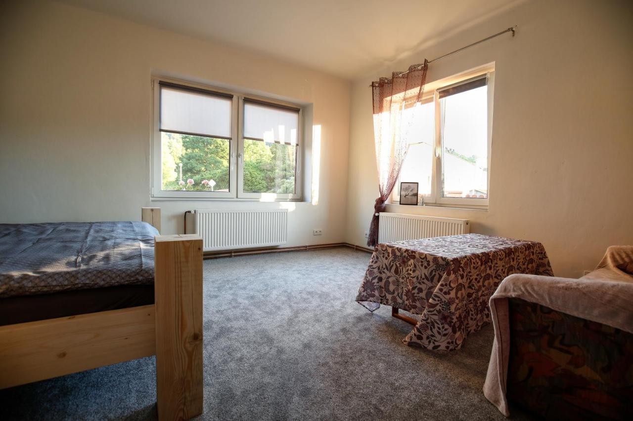 Apartman Devade Se Dvema Loznicemi A Wifi Pripojenim ทรุตนอฟ ภายนอก รูปภาพ