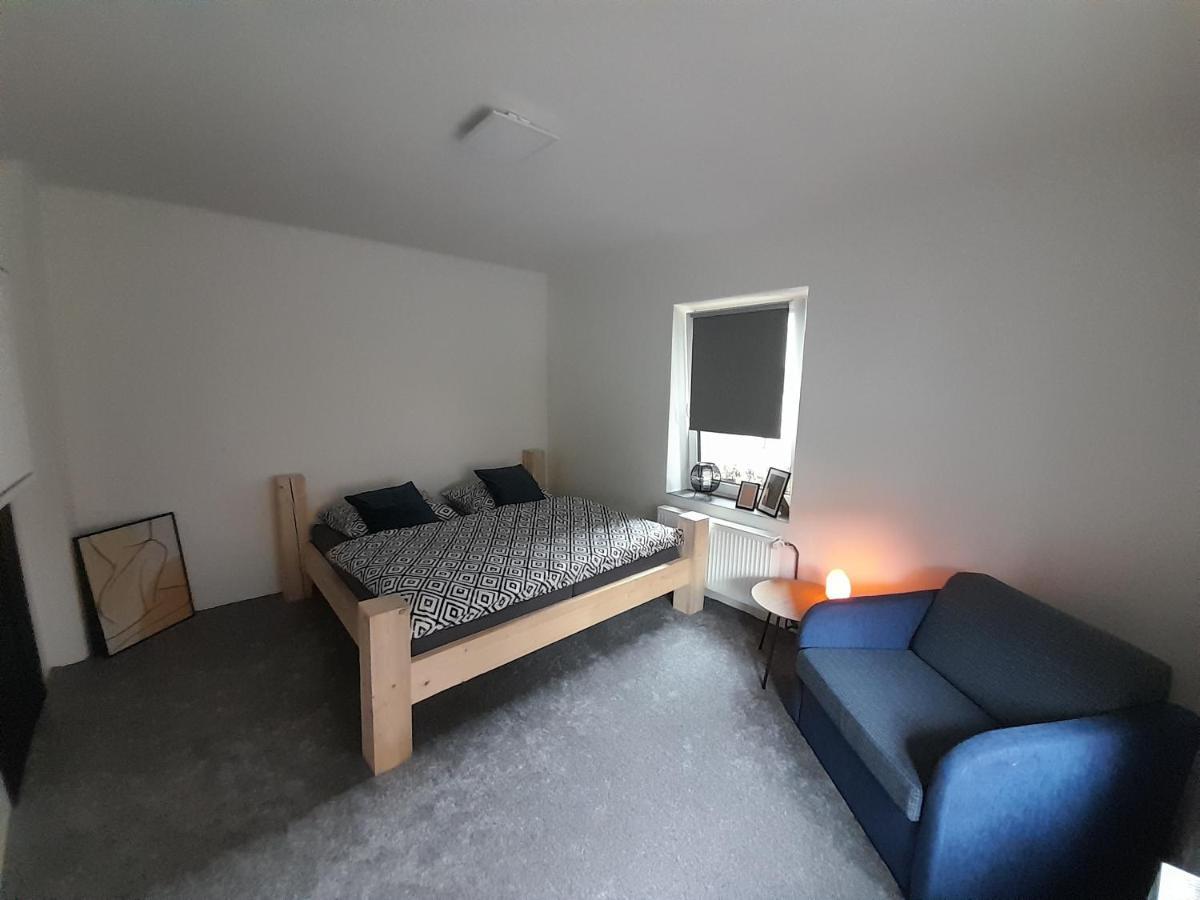 Apartman Devade Se Dvema Loznicemi A Wifi Pripojenim ทรุตนอฟ ภายนอก รูปภาพ